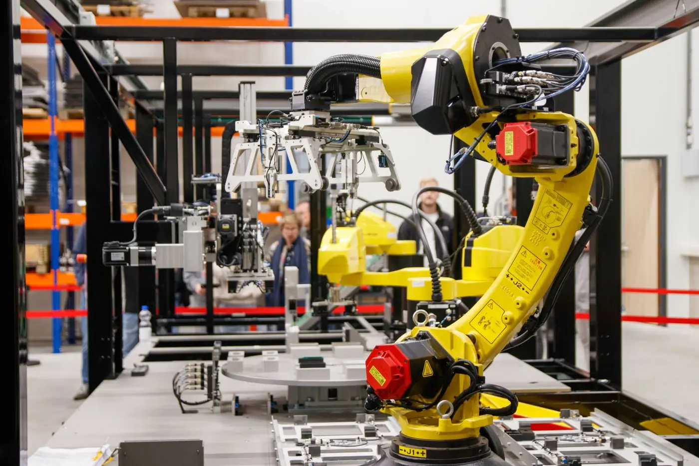 Industrial robot in an automated manufacturing installation